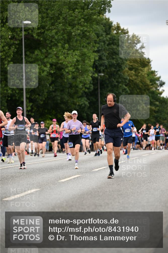 29.06.2025 - hella hamburg halbmarathon Dr. Thomas Lammeyer http://msf.ph/oto/8431940 29.06.2025 10:52:28 Kennedybrücke 1045, 1246, 1434, 1639, 1645, 2148, 2195, 2407, 2418, 2627, 2704, 2882, 2994, 3049, 3468, 3504, 3933, 4037, 4588, 4856, 4974, 5886, 6256, 6879, 7412, 7427, 7970, 8077, 8310, 8948, 9018, 9696, 10075, 10991, 11351 meine-sportfotos.de