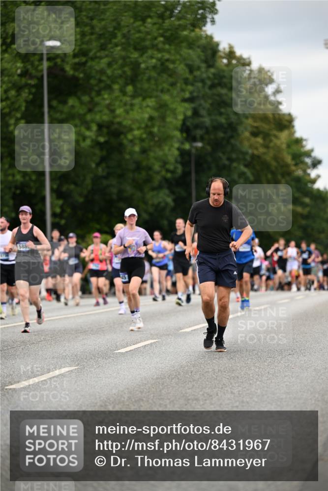 29.06.2025 - hella hamburg halbmarathon Dr. Thomas Lammeyer http://msf.ph/oto/8431967 29.06.2025 10:52:28 Kennedybrücke 1045, 1246, 1434, 1639, 1645, 2148, 2195, 2407, 2418, 2627, 2704, 2882, 2994, 3049, 3468, 3504, 3933, 4037, 4588, 4856, 4974, 5886, 6256, 6879, 7412, 7427, 7970, 8077, 8310, 8948, 9018, 9696, 10075, 10991, 11351 meine-sportfotos.de