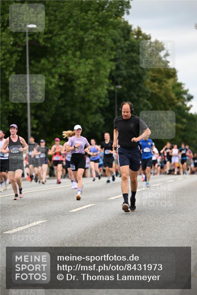 29.06.2025 - hella hamburg halbmarathon Dr. Thomas Lammeyer http://msf.ph/oto/8431973 29.06.2025 10:52:28 Kennedybrücke 1045, 1246, 1434, 1639, 1645, 2148, 2195, 2407, 2418, 2627, 2704, 2882, 2994, 3049, 3468, 3504, 3933, 4037, 4588, 4856, 4974, 5886, 6256, 6879, 7412, 7427, 7970, 8077, 8310, 8948, 9018, 9696, 10075, 10991, 11351 meine-sportfotos.de