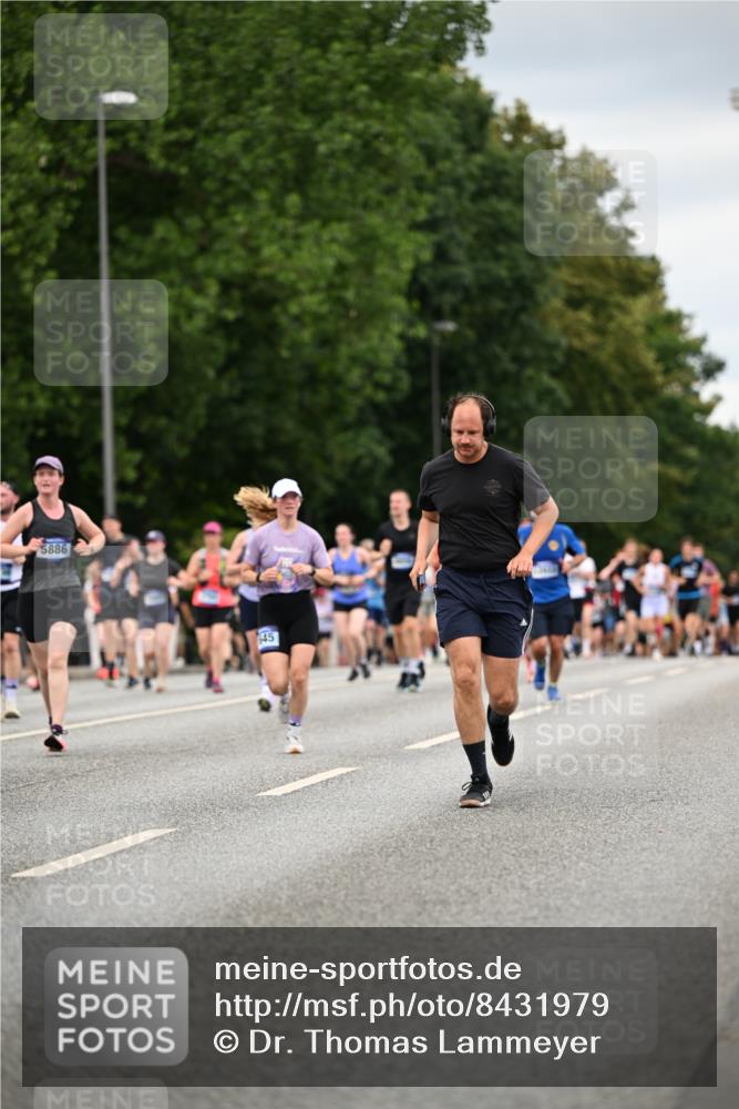 29.06.2025 - hella hamburg halbmarathon Dr. Thomas Lammeyer http://msf.ph/oto/8431979 29.06.2025 10:52:28 Kennedybrücke 1045, 1246, 1434, 1639, 1645, 2148, 2195, 2407, 2418, 2627, 2704, 2882, 2994, 3049, 3468, 3504, 3933, 4037, 4588, 4856, 4974, 5886, 6256, 6879, 7412, 7427, 7970, 8077, 8310, 8948, 9018, 9696, 10075, 10991, 11351 meine-sportfotos.de