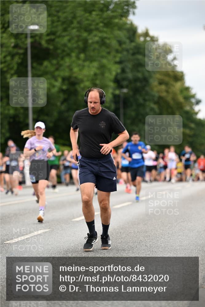 29.06.2025 - hella hamburg halbmarathon Dr. Thomas Lammeyer http://msf.ph/oto/8432020 29.06.2025 10:52:30 Kennedybrücke 1045, 1246, 1434, 1639, 1645, 2148, 2195, 2418, 2627, 2704, 2882, 2994, 3049, 3468, 3504, 3933, 4037, 4588, 4856, 4974, 5886, 5952, 6879, 7412, 7427, 7970, 8077, 8310, 8948, 9018, 9696, 9787, 10075, 10991, 11351 meine-sportfotos.de