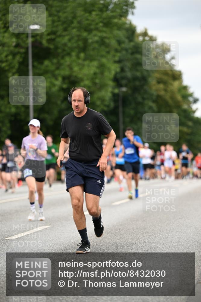 29.06.2025 - hella hamburg halbmarathon Dr. Thomas Lammeyer http://msf.ph/oto/8432030 29.06.2025 10:52:31 Kennedybrücke 1045, 1246, 1434, 1639, 1645, 2148, 2195, 2418, 2627, 2704, 2994, 3049, 3468, 3504, 3933, 4037, 4588, 4856, 4974, 5886, 5952, 6879, 6950, 7412, 7427, 7970, 8077, 8310, 8948, 9018, 9696, 9787, 10075, 10991, 11351 meine-sportfotos.de