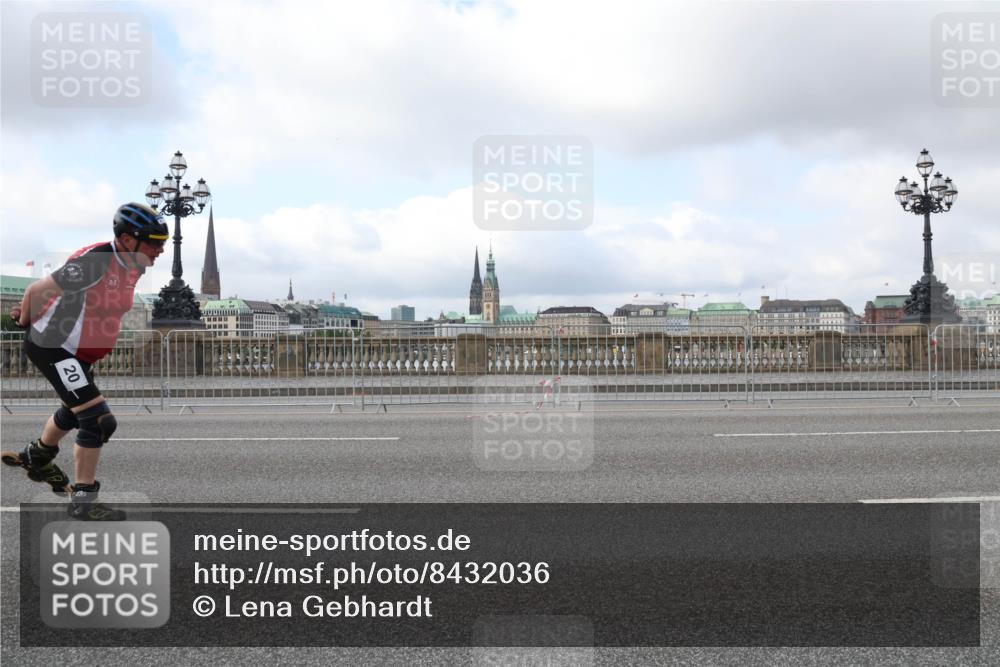 29.06.2025 - hella hamburg halbmarathon Lena Gebhardt http://msf.ph/oto/8432036 29.06.2025 09:00:50 Lombardsbrücke  meine-sportfotos.de