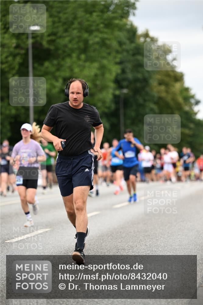 29.06.2025 - hella hamburg halbmarathon Dr. Thomas Lammeyer http://msf.ph/oto/8432040 29.06.2025 10:52:31 Kennedybrücke 1045, 1246, 1434, 1639, 1645, 2148, 2195, 2418, 2627, 2704, 2994, 3049, 3468, 3504, 3933, 4037, 4588, 4856, 4974, 5886, 5952, 6879, 6950, 7412, 7427, 7970, 8077, 8310, 8948, 9018, 9696, 9787, 10075, 10991, 11351 meine-sportfotos.de