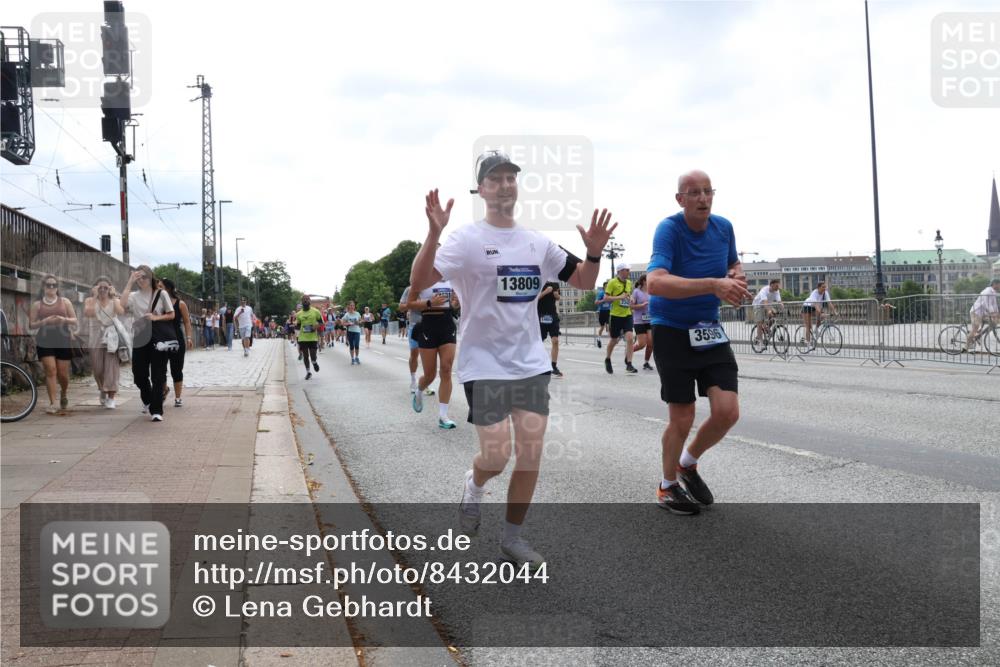 29.06.2025 - hella hamburg halbmarathon Lena Gebhardt http://msf.ph/oto/8432044 29.06.2025 10:44:19 Lombardsbrücke 13809, 14654, 3596, 1026, 1095, 1306, 1345, 1459, 1519, 1802, 1804, 2073, 2186, 2343, 2610, 2692, 3065, 3288, 3506, 3596, 4496, 4627, 4636, 4898, 5001, 5127, 5293, 5647, 5649, 5730, 5731, 5902, 5905, 6002, 6895, 7216, 7326, 7610, 7818, 7842, 8272, 8591, 8763, 8870, 8957, 9073, 9510, 9536, 9879, 10006, 10223, 10303, 10304, 10416, 11825, 11955, 12322, 12409, 12803, 12995, 13262, 13288, 13330, 13390, 13906, 14091, 14123, 14350, 14654, 14971 meine-sportfotos.de