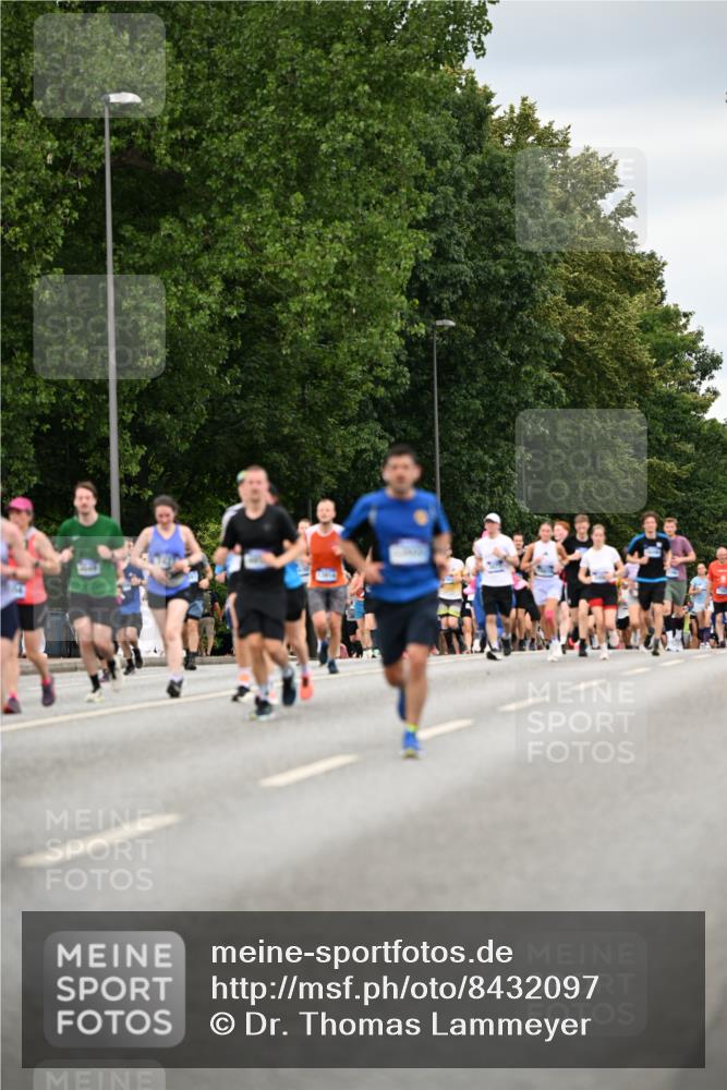 29.06.2025 - hella hamburg halbmarathon Dr. Thomas Lammeyer http://msf.ph/oto/8432097 29.06.2025 10:52:33 Kennedybrücke 1045, 1246, 1434, 1639, 1645, 2148, 2195, 2418, 2627, 2704, 2994, 3049, 3077, 3468, 3504, 3933, 4037, 4588, 4856, 5886, 5952, 6950, 7412, 7427, 7970, 8077, 8310, 8948, 9018, 9696, 9775, 9787, 10075, 10991, 11351 meine-sportfotos.de