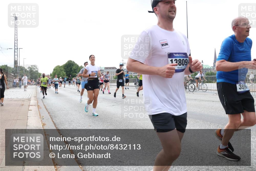 29.06.2025 - hella hamburg halbmarathon Lena Gebhardt http://msf.ph/oto/8432113 29.06.2025 10:44:19 Lombardsbrücke 13809, 355, 1026, 1095, 1306, 1345, 1459, 1519, 1802, 1804, 2073, 2186, 2343, 2610, 2692, 3065, 3288, 3506, 3596, 4496, 4627, 4636, 4898, 5001, 5127, 5293, 5647, 5649, 5730, 5731, 5902, 5905, 6002, 6895, 7216, 7326, 7610, 7818, 7842, 8272, 8591, 8763, 8870, 8957, 9073, 9510, 9536, 9879, 10006, 10223, 10303, 10304, 10416, 11825, 11955, 12322, 12409, 12803, 12995, 13262, 13288, 13330, 13390, 13906, 14091, 14123, 14350, 14654, 14971 meine-sportfotos.de