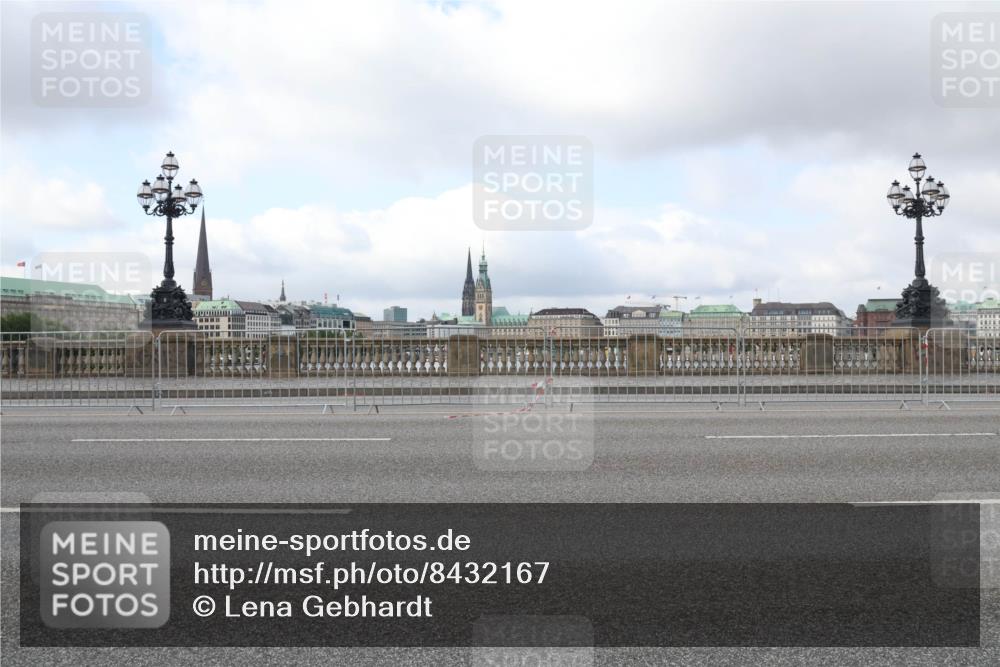 29.06.2025 - hella hamburg halbmarathon Lena Gebhardt http://msf.ph/oto/8432167 29.06.2025 09:00:52 Lombardsbrücke  meine-sportfotos.de