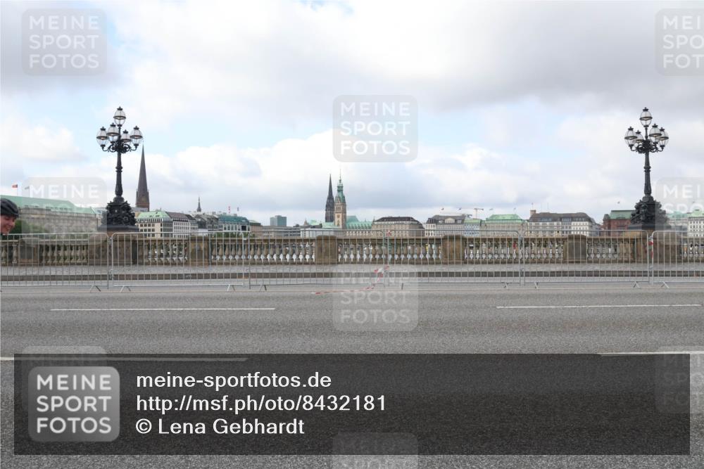 29.06.2025 - hella hamburg halbmarathon Lena Gebhardt http://msf.ph/oto/8432181 29.06.2025 09:00:52 Lombardsbrücke  meine-sportfotos.de