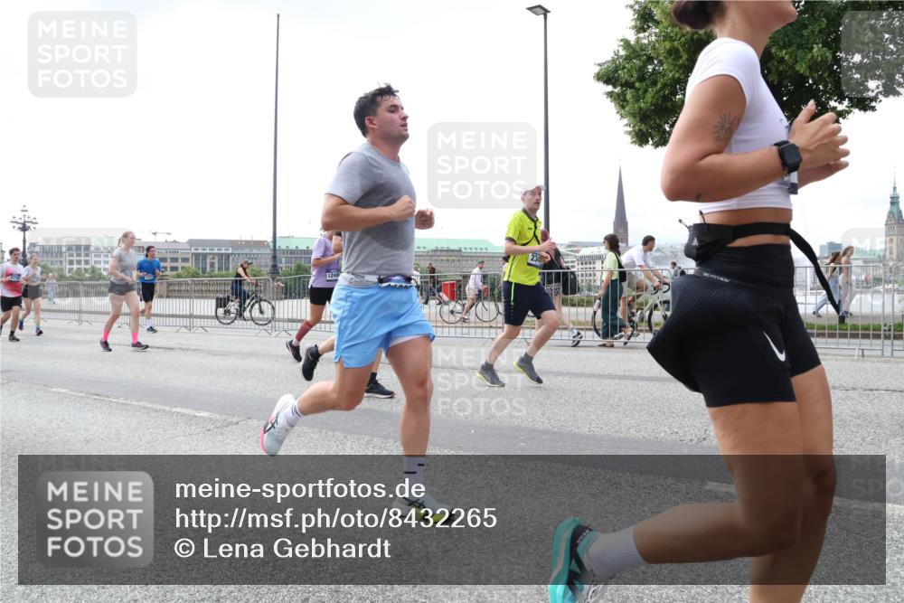 29.06.2025 - hella hamburg halbmarathon Lena Gebhardt http://msf.ph/oto/8432265 29.06.2025 10:44:21 Lombardsbrücke 12445, 1026, 1095, 1306, 1345, 1459, 1519, 1802, 1804, 2073, 2186, 2343, 2610, 2692, 3065, 3506, 3596, 4496, 4627, 4636, 4898, 4968, 5001, 5127, 5355, 5647, 5649, 5730, 5731, 5902, 5905, 6002, 6895, 7216, 7326, 7610, 7818, 7842, 8272, 8591, 8763, 8870, 8957, 9073, 9397, 9510, 9536, 9879, 10006, 10223, 10303, 10304, 10416, 11825, 11955, 12322, 12409, 12803, 12995, 13262, 13288, 13330, 13390, 13906, 14091, 14123, 14350, 14654, 14971, 18454, 18459 meine-sportfotos.de