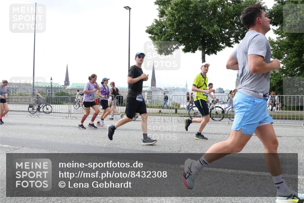 29.06.2025 - hella hamburg halbmarathon Lena Gebhardt http://msf.ph/oto/8432308 29.06.2025 10:44:22 Lombardsbrücke 7619, 1465, 1026, 1095, 1306, 1345, 1459, 1519, 1802, 1804, 2186, 2343, 2610, 2692, 3065, 3506, 3596, 4215, 4496, 4627, 4636, 4898, 4968, 5001, 5127, 5355, 5647, 5649, 5730, 5731, 5902, 5905, 6002, 6895, 7216, 7326, 7610, 7818, 7842, 8272, 8591, 8763, 8870, 8957, 9073, 9397, 9510, 9536, 9879, 10006, 10223, 10303, 10304, 10416, 11825, 11955, 12322, 12409, 12803, 12995, 13262, 13288, 13330, 13390, 13906, 14091, 14123, 14350, 14654, 14971, 18454, 18459 meine-sportfotos.de