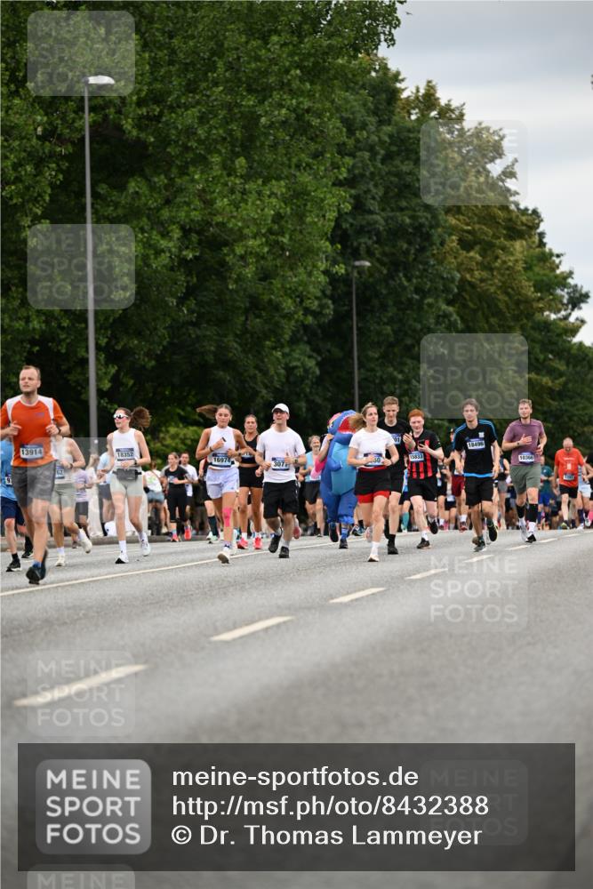 29.06.2025 - hella hamburg halbmarathon Dr. Thomas Lammeyer http://msf.ph/oto/8432388 29.06.2025 10:52:38 Kennedybrücke 1045, 1246, 1463, 1639, 1645, 2148, 2195, 2627, 2704, 2994, 3049, 3077, 3468, 3504, 3933, 4037, 4588, 4856, 5886, 5952, 6950, 7412, 7427, 7970, 8077, 8310, 8948, 9696, 9775, 9787, 10366, 10991, 11351 meine-sportfotos.de