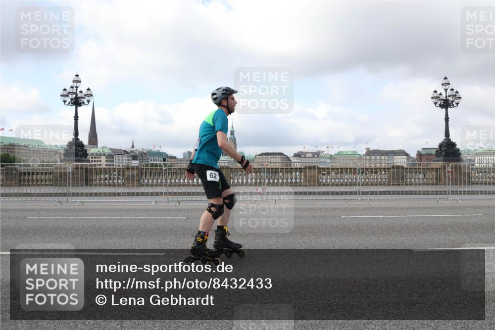 29.06.2025 - hella hamburg halbmarathon Lena Gebhardt http://msf.ph/oto/8432433 29.06.2025 09:00:57 Lombardsbrücke 62 meine-sportfotos.de