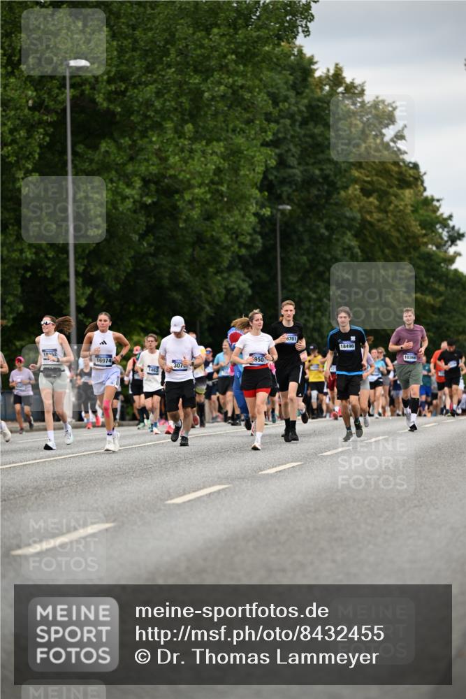 29.06.2025 - hella hamburg halbmarathon Dr. Thomas Lammeyer http://msf.ph/oto/8432455 29.06.2025 10:52:40 Kennedybrücke 1045, 1246, 1463, 1639, 1645, 2148, 2627, 2704, 2994, 3049, 3077, 3215, 3504, 3933, 4037, 4588, 4856, 5714, 5886, 5952, 6950, 7412, 7427, 7970, 8077, 8310, 8948, 9696, 9775, 9787, 10366, 10991, 11351 meine-sportfotos.de