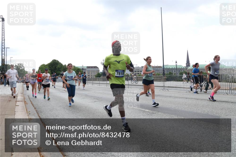 29.06.2025 - hella hamburg halbmarathon Lena Gebhardt http://msf.ph/oto/8432478 29.06.2025 10:44:24 Lombardsbrücke 7818, 1519, 127, 7842, 1784, 1095, 1345, 1519, 1802, 1804, 2186, 2343, 2610, 2692, 3065, 3506, 3596, 4215, 4496, 4627, 4636, 4898, 4968, 5001, 5127, 5355, 5647, 5649, 5730, 5731, 5902, 5905, 6002, 7216, 7326, 7610, 7818, 7842, 8272, 8591, 8763, 8870, 8957, 9073, 9397, 9510, 9536, 9879, 10006, 10223, 10303, 10304, 10416, 11825, 11955, 12322, 12409, 12803, 12995, 13262, 13288, 13330, 13390, 13906, 14091, 14123, 14350, 14654, 14681, 14971, 18454, 18459 meine-sportfotos.de
