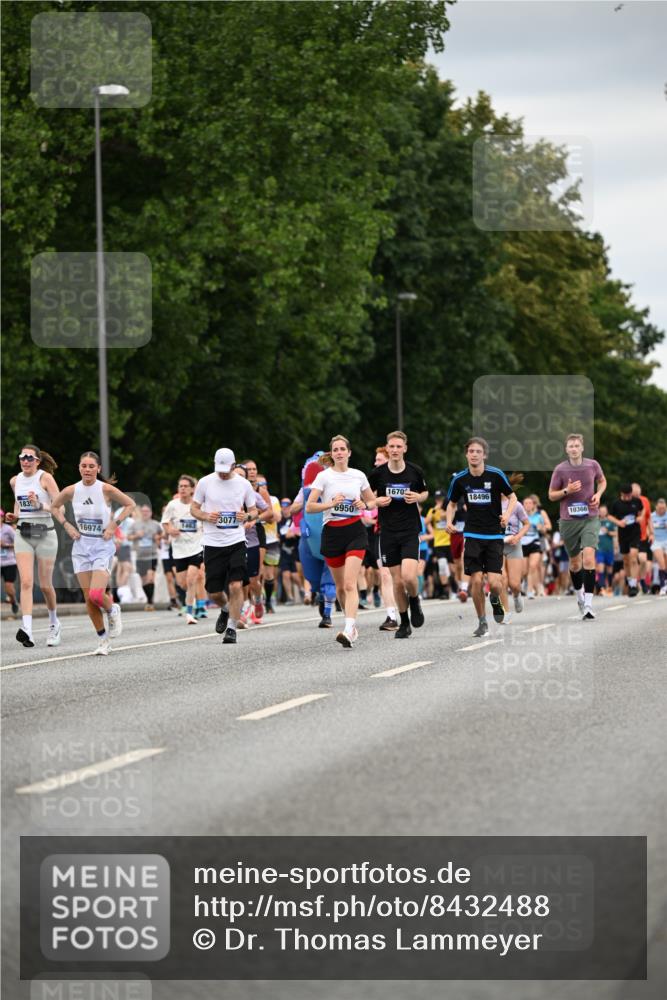 29.06.2025 - hella hamburg halbmarathon Dr. Thomas Lammeyer http://msf.ph/oto/8432488 29.06.2025 10:52:40 Kennedybrücke 1045, 1246, 1463, 1639, 1645, 2148, 2627, 2704, 2994, 3049, 3077, 3215, 3504, 3933, 4037, 4588, 4856, 5714, 5886, 5952, 6950, 7412, 7427, 7970, 8077, 8310, 8948, 9696, 9775, 9787, 10366, 10991, 11351 meine-sportfotos.de