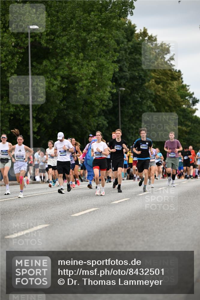 29.06.2025 - hella hamburg halbmarathon Dr. Thomas Lammeyer http://msf.ph/oto/8432501 29.06.2025 10:52:41 Kennedybrücke 1045, 1246, 1463, 1639, 1645, 1720, 2148, 2627, 2704, 3049, 3077, 3215, 3504, 3933, 4037, 4856, 5714, 5886, 5952, 6950, 7412, 7427, 7970, 8077, 8310, 8948, 9696, 9775, 9787, 10366, 10991, 11351 meine-sportfotos.de