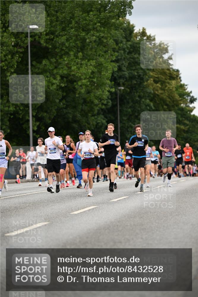 29.06.2025 - hella hamburg halbmarathon Dr. Thomas Lammeyer http://msf.ph/oto/8432528 29.06.2025 10:52:41 Kennedybrücke 1045, 1246, 1463, 1639, 1645, 1720, 2148, 2627, 2704, 3049, 3077, 3215, 3504, 3933, 4037, 4856, 5714, 5886, 5952, 6950, 7412, 7427, 7970, 8077, 8310, 8948, 9696, 9775, 9787, 10366, 10991, 11351 meine-sportfotos.de