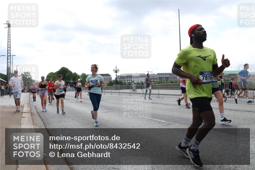29.06.2025 - hella hamburg halbmarathon Lena Gebhardt http://msf.ph/oto/8432542 29.06.2025 10:44:25 Lombardsbrücke 7818, 1519, 7842, 1345, 1519, 1802, 1804, 2186, 2343, 2610, 2674, 2692, 3065, 3506, 3596, 4215, 4496, 4636, 4898, 4968, 5001, 5127, 5355, 5647, 5649, 5730, 5731, 5902, 5905, 6002, 7216, 7326, 7610, 7818, 7842, 8272, 8591, 8763, 8870, 8957, 9073, 9331, 9333, 9397, 9510, 9536, 9879, 10006, 10223, 10303, 10304, 10416, 11825, 11955, 12322, 12409, 12803, 12995, 13262, 13288, 13330, 13390, 13906, 14091, 14123, 14350, 14654, 14681, 14971, 18454, 18459 meine-sportfotos.de