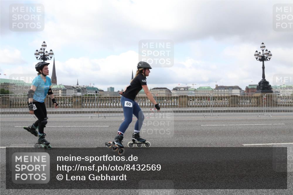 29.06.2025 - hella hamburg halbmarathon Lena Gebhardt http://msf.ph/oto/8432569 29.06.2025 09:00:59 Lombardsbrücke 30, 60 meine-sportfotos.de