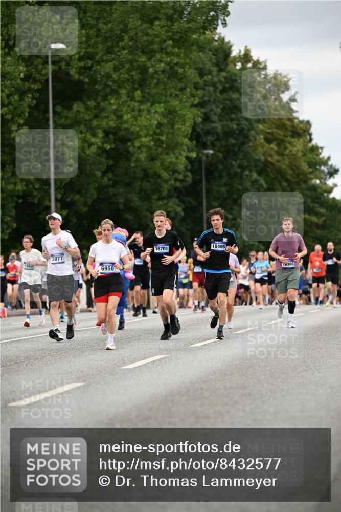 29.06.2025 - hella hamburg halbmarathon Dr. Thomas Lammeyer http://msf.ph/oto/8432577 29.06.2025 10:52:43 Kennedybrücke 1246, 1463, 1639, 1645, 1720, 2148, 2627, 2704, 3049, 3077, 3215, 3504, 3933, 4856, 5714, 5886, 5952, 6950, 7412, 7427, 7970, 8077, 8310, 8948, 9696, 9775, 9787, 10366, 10991 meine-sportfotos.de