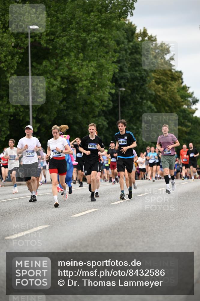 29.06.2025 - hella hamburg halbmarathon Dr. Thomas Lammeyer http://msf.ph/oto/8432586 29.06.2025 10:52:43 Kennedybrücke 1246, 1463, 1639, 1645, 1720, 2148, 2627, 2704, 3049, 3077, 3215, 3504, 3933, 4856, 5714, 5886, 5952, 6950, 7412, 7427, 7970, 8077, 8310, 8948, 9696, 9775, 9787, 10366, 10991 meine-sportfotos.de
