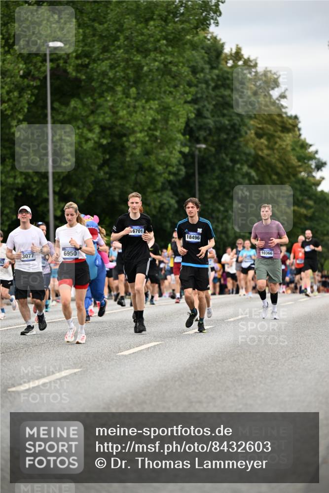 29.06.2025 - hella hamburg halbmarathon Dr. Thomas Lammeyer http://msf.ph/oto/8432603 29.06.2025 10:52:44 Kennedybrücke 1246, 1463, 1639, 1645, 1720, 2627, 2704, 3049, 3077, 3215, 3504, 3933, 4856, 5714, 5886, 5952, 6950, 7412, 7427, 7970, 8077, 8310, 8948, 9696, 9775, 9787, 10366, 10991 meine-sportfotos.de
