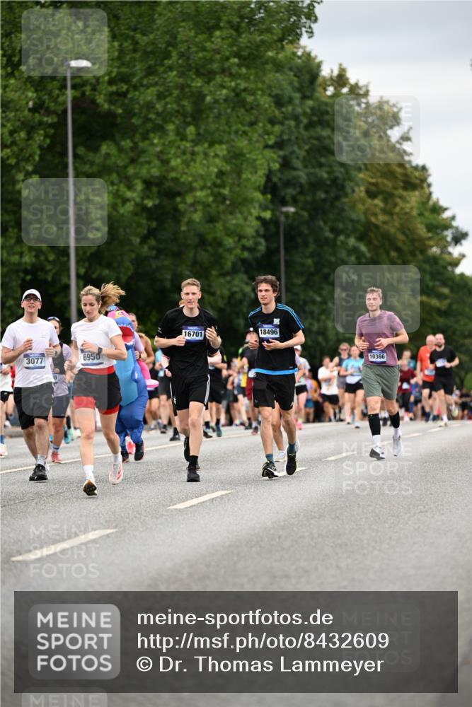 29.06.2025 - hella hamburg halbmarathon Dr. Thomas Lammeyer http://msf.ph/oto/8432609 29.06.2025 10:52:44 Kennedybrücke 1246, 1463, 1639, 1645, 1720, 2627, 2704, 3049, 3077, 3215, 3504, 3933, 4856, 5714, 5886, 5952, 6950, 7412, 7427, 7970, 8077, 8310, 8948, 9696, 9775, 9787, 10366, 10991 meine-sportfotos.de