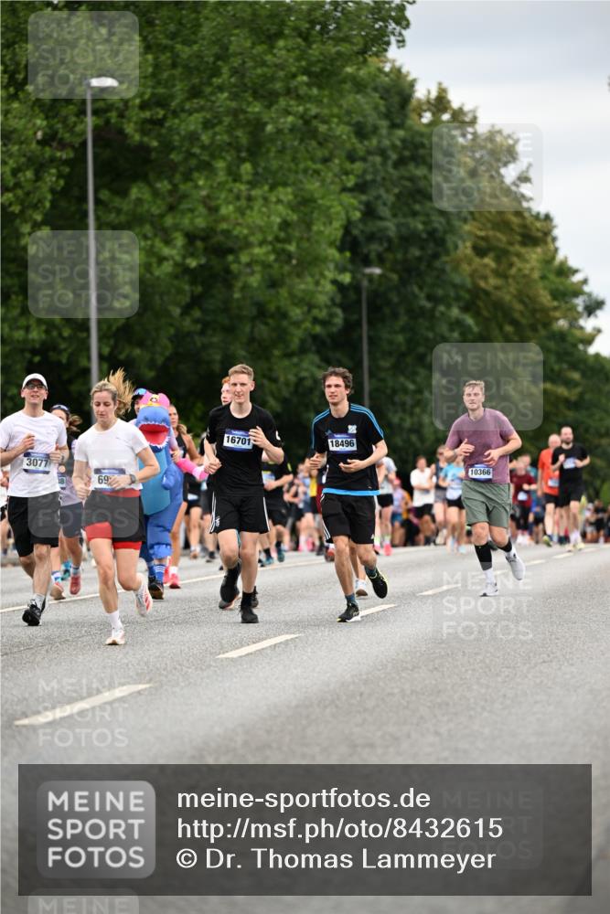 29.06.2025 - hella hamburg halbmarathon Dr. Thomas Lammeyer http://msf.ph/oto/8432615 29.06.2025 10:52:44 Kennedybrücke 1246, 1463, 1639, 1645, 1720, 2627, 2704, 3049, 3077, 3215, 3504, 3933, 4856, 5714, 5886, 5952, 6950, 7412, 7427, 7970, 8077, 8310, 8948, 9696, 9775, 9787, 10366, 10991 meine-sportfotos.de