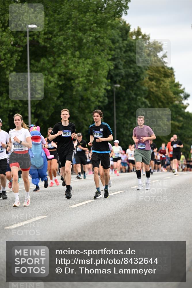 29.06.2025 - hella hamburg halbmarathon Dr. Thomas Lammeyer http://msf.ph/oto/8432644 29.06.2025 10:52:44 Kennedybrücke 1246, 1463, 1639, 1645, 1720, 2627, 2704, 3049, 3077, 3215, 3504, 3933, 4856, 5714, 5886, 5952, 6950, 7412, 7427, 7970, 8077, 8310, 8948, 9696, 9775, 9787, 10366, 10991 meine-sportfotos.de