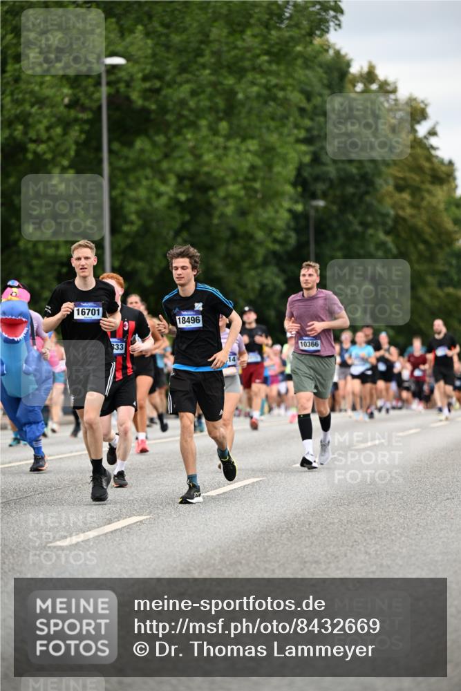 29.06.2025 - hella hamburg halbmarathon Dr. Thomas Lammeyer http://msf.ph/oto/8432669 29.06.2025 10:52:46 Kennedybrücke 1246, 1463, 1639, 1645, 1701, 1720, 2627, 2704, 3049, 3077, 3215, 3933, 4856, 5010, 5714, 5886, 5952, 6950, 7394, 7412, 7427, 7970, 8077, 8310, 9552, 9691, 9696, 9775, 9787, 10366 meine-sportfotos.de