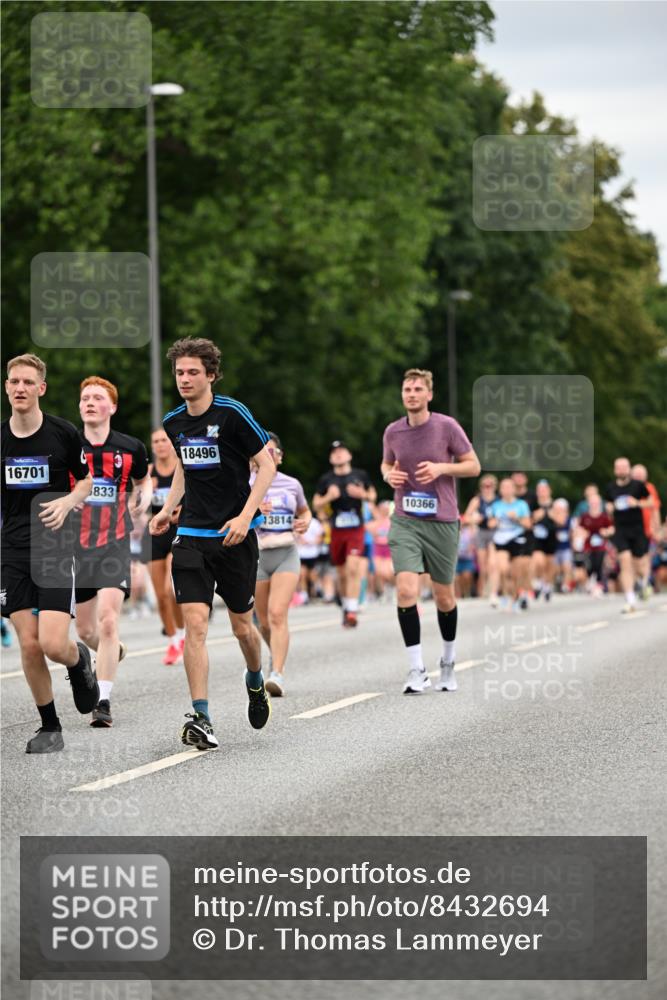 29.06.2025 - hella hamburg halbmarathon Dr. Thomas Lammeyer http://msf.ph/oto/8432694 29.06.2025 10:52:47 Kennedybrücke 1246, 1463, 1639, 1645, 1701, 1720, 2627, 2704, 3049, 3077, 3215, 3933, 4856, 5010, 5714, 5886, 5952, 6950, 7394, 7427, 7970, 8077, 9552, 9691, 9696, 9775, 9787, 10366 meine-sportfotos.de