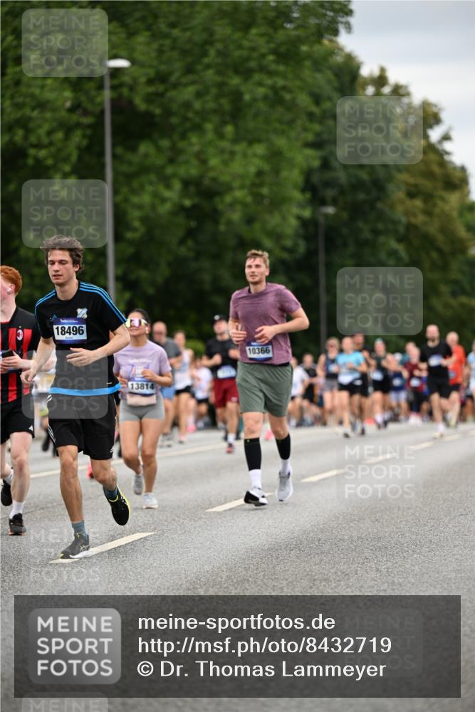 29.06.2025 - hella hamburg halbmarathon Dr. Thomas Lammeyer http://msf.ph/oto/8432719 29.06.2025 10:52:47 Kennedybrücke 1246, 1463, 1639, 1645, 1701, 1720, 2627, 2704, 3049, 3077, 3215, 3933, 4856, 5010, 5714, 5886, 5952, 6950, 7394, 7427, 7970, 8077, 9552, 9691, 9696, 9775, 9787, 10366 meine-sportfotos.de