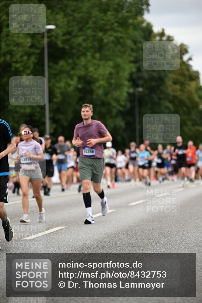 29.06.2025 - hella hamburg halbmarathon Dr. Thomas Lammeyer http://msf.ph/oto/8432753 29.06.2025 10:52:48 Kennedybrücke 1246, 1463, 1639, 1645, 1701, 1720, 2627, 2704, 3049, 3077, 3215, 3933, 4856, 5010, 5714, 5952, 6950, 7394, 7427, 7970, 8077, 9552, 9691, 9696, 9775, 9787, 10366, 10794 meine-sportfotos.de