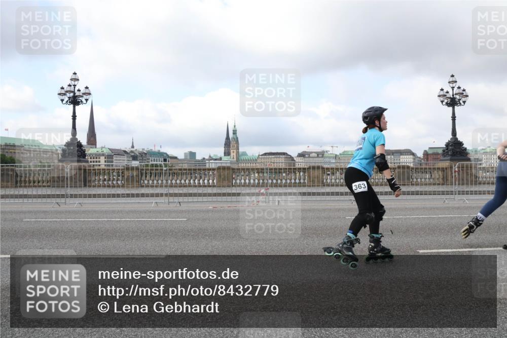 29.06.2025 - hella hamburg halbmarathon Lena Gebhardt http://msf.ph/oto/8432779 29.06.2025 09:01:00 Lombardsbrücke 363 meine-sportfotos.de