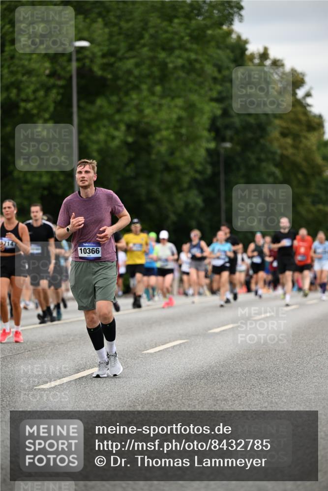 29.06.2025 - hella hamburg halbmarathon Dr. Thomas Lammeyer http://msf.ph/oto/8432785 29.06.2025 10:52:49 Kennedybrücke 1246, 1463, 1639, 1701, 1720, 2627, 2704, 3049, 3077, 3215, 4856, 5010, 5714, 5952, 6950, 7394, 7427, 7970, 8077, 9552, 9691, 9696, 9775, 9787, 10366, 10794 meine-sportfotos.de