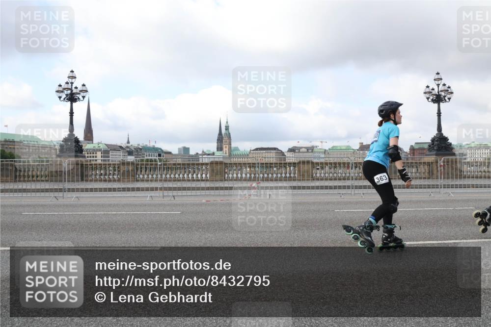29.06.2025 - hella hamburg halbmarathon Lena Gebhardt http://msf.ph/oto/8432795 29.06.2025 09:01:00 Lombardsbrücke 363 meine-sportfotos.de