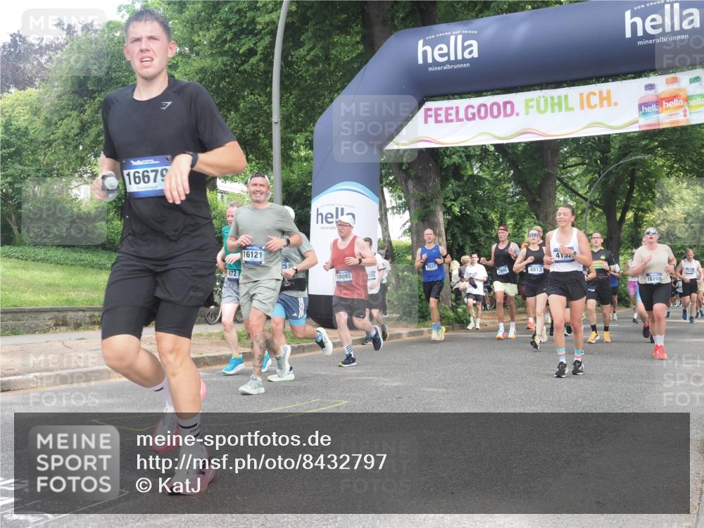 29.06.2025 - hella hamburg halbmarathon KatJ http://msf.ph/oto/8432797 29.06.2025 10:43:23 Zwischen KM18-KM19 1972, 2982, 3042, 4152, 4594, 5418, 7037, 8255, 8393 meine-sportfotos.de
