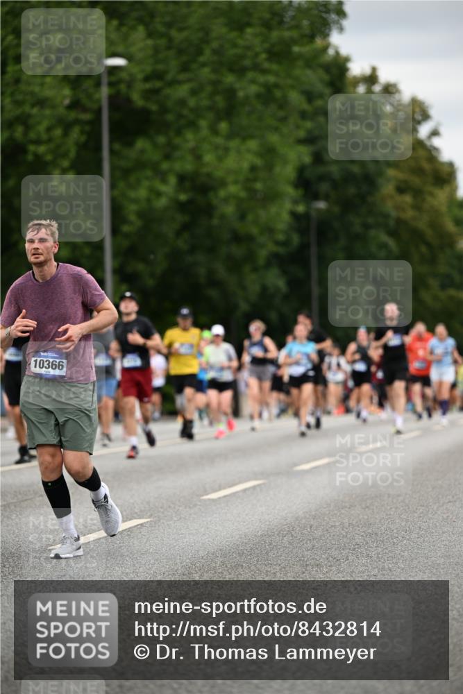 29.06.2025 - hella hamburg halbmarathon Dr. Thomas Lammeyer http://msf.ph/oto/8432814 29.06.2025 10:52:50 Kennedybrücke 1246, 1392, 1463, 1639, 1701, 1720, 2627, 2704, 3049, 3077, 3215, 4856, 5010, 5714, 5952, 6950, 7394, 7427, 7970, 8077, 9552, 9691, 9696, 9775, 9787, 10366, 10794 meine-sportfotos.de