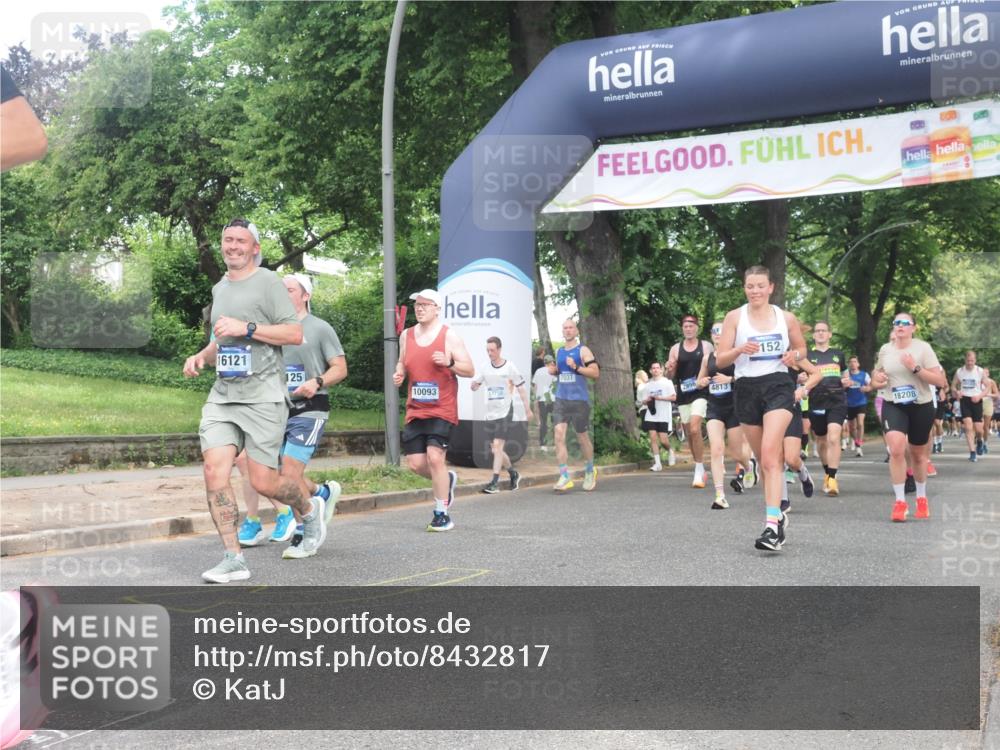 29.06.2025 - hella hamburg halbmarathon KatJ http://msf.ph/oto/8432817 29.06.2025 10:43:24 Zwischen KM18-KM19 1972, 2741, 2982, 2996, 3042, 4152, 4594, 4813, 5418, 7037, 8255, 8393 meine-sportfotos.de