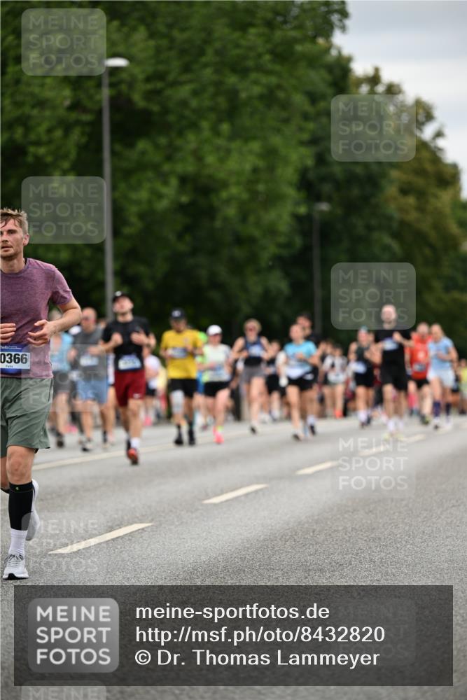 29.06.2025 - hella hamburg halbmarathon Dr. Thomas Lammeyer http://msf.ph/oto/8432820 29.06.2025 10:52:50 Kennedybrücke 1246, 1392, 1463, 1639, 1701, 1720, 2627, 2704, 3049, 3077, 3215, 4856, 5010, 5714, 5952, 6950, 7394, 7427, 7970, 8077, 9552, 9691, 9696, 9775, 9787, 10366, 10794 meine-sportfotos.de