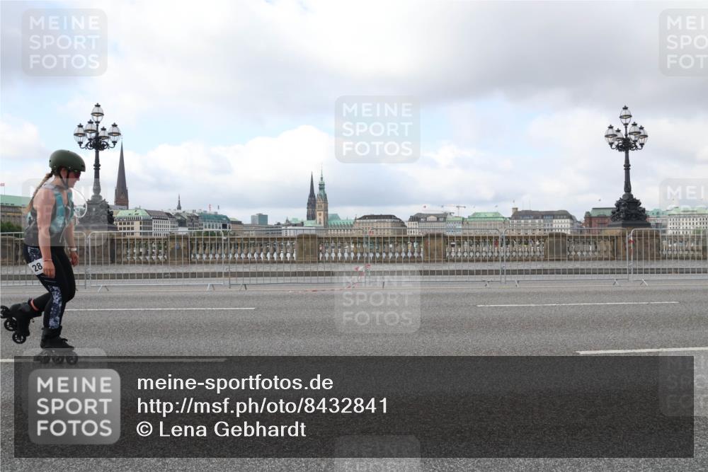 29.06.2025 - hella hamburg halbmarathon Lena Gebhardt http://msf.ph/oto/8432841 29.06.2025 09:01:01 Lombardsbrücke 28 meine-sportfotos.de