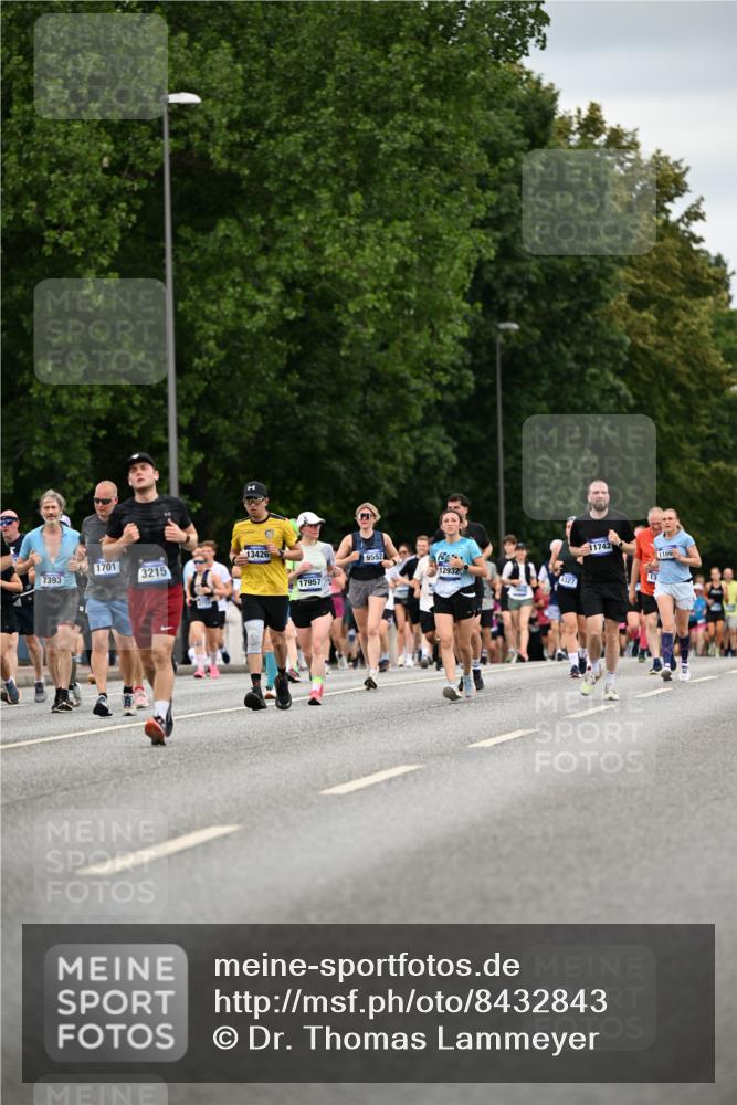 29.06.2025 - hella hamburg halbmarathon Dr. Thomas Lammeyer http://msf.ph/oto/8432843 29.06.2025 10:52:51 Kennedybrücke 1157, 1246, 1392, 1463, 1639, 1701, 1720, 2627, 2704, 3049, 3077, 3215, 4327, 4856, 5010, 5714, 5952, 6950, 7394, 7427, 7970, 8077, 9552, 9691, 9775, 9787, 10366, 10794, 11000 meine-sportfotos.de