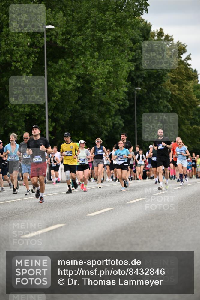 29.06.2025 - hella hamburg halbmarathon Dr. Thomas Lammeyer http://msf.ph/oto/8432846 29.06.2025 10:52:51 Kennedybrücke 1157, 1246, 1392, 1463, 1639, 1701, 1720, 2627, 2704, 3049, 3077, 3215, 4327, 4856, 5010, 5714, 5952, 6950, 7394, 7427, 7970, 8077, 9552, 9691, 9775, 9787, 10366, 10794, 11000 meine-sportfotos.de