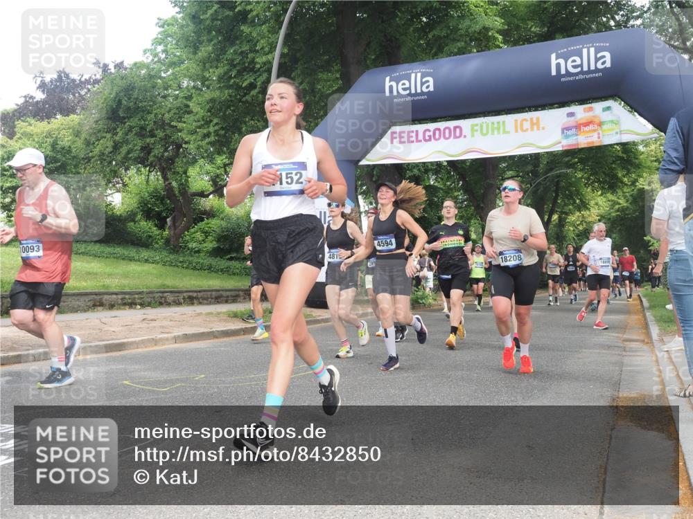 29.06.2025 - hella hamburg halbmarathon KatJ http://msf.ph/oto/8432850 29.06.2025 10:43:25 Zwischen KM18-KM19 1972, 2083, 2741, 2982, 2996, 3042, 4152, 4594, 4813, 5418, 7037, 8255 meine-sportfotos.de