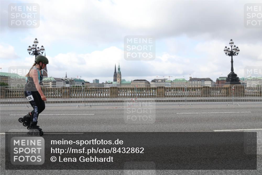 29.06.2025 - hella hamburg halbmarathon Lena Gebhardt http://msf.ph/oto/8432862 29.06.2025 09:01:01 Lombardsbrücke 28 meine-sportfotos.de