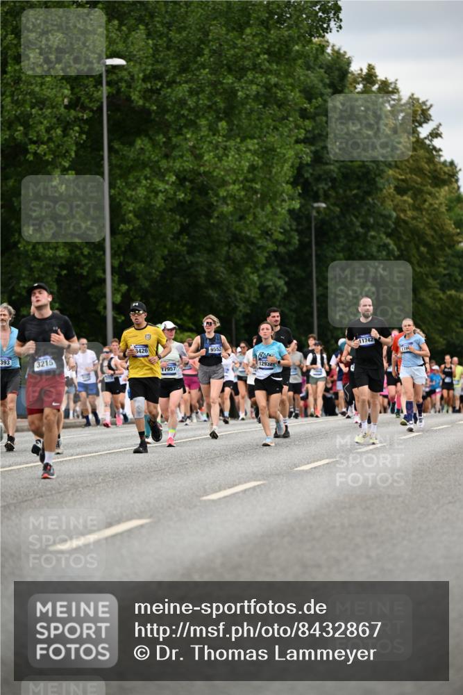 29.06.2025 - hella hamburg halbmarathon Dr. Thomas Lammeyer http://msf.ph/oto/8432867 29.06.2025 10:52:52 Kennedybrücke 1157, 1246, 1392, 1463, 1639, 1701, 1720, 2627, 2704, 3049, 3077, 3215, 4327, 4856, 5010, 5714, 5952, 6950, 7394, 7427, 7970, 8077, 9552, 9691, 9775, 9787, 10366, 10794, 11000 meine-sportfotos.de