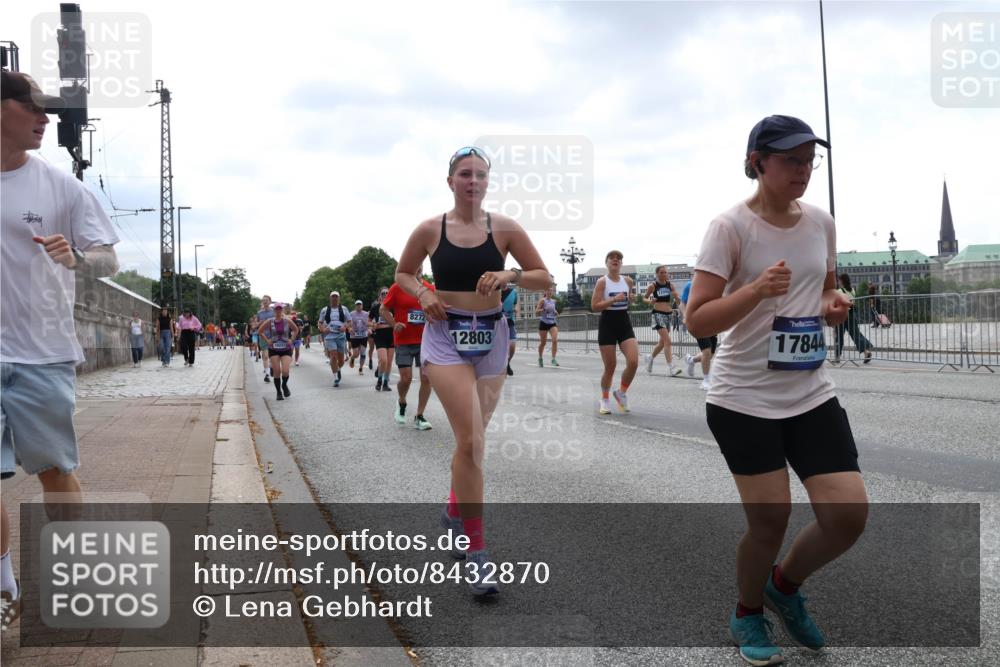 29.06.2025 - hella hamburg halbmarathon Lena Gebhardt http://msf.ph/oto/8432870 29.06.2025 10:44:27 Lombardsbrücke 8272, 12803, 17844, 1345, 1519, 1802, 1804, 2186, 2343, 2610, 2674, 2692, 3065, 3506, 3596, 4215, 4496, 4636, 4898, 4968, 5001, 5127, 5355, 5647, 5649, 5730, 5731, 5902, 5905, 6002, 7216, 7326, 7610, 7818, 7842, 8272, 8591, 8763, 8957, 9073, 9331, 9333, 9397, 9510, 9536, 9879, 10006, 10223, 10303, 10304, 10416, 11825, 11955, 12322, 12409, 12803, 12995, 13262, 13288, 13330, 13390, 13906, 14091, 14123, 14350, 14654, 14681, 14971, 18454, 18459 meine-sportfotos.de