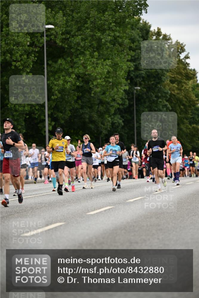 29.06.2025 - hella hamburg halbmarathon Dr. Thomas Lammeyer http://msf.ph/oto/8432880 29.06.2025 10:52:52 Kennedybrücke 1157, 1246, 1392, 1463, 1639, 1701, 1720, 2627, 2704, 3049, 3077, 3215, 4327, 4856, 5010, 5714, 5952, 6950, 7394, 7427, 7970, 8077, 9552, 9691, 9775, 9787, 10366, 10794, 11000 meine-sportfotos.de