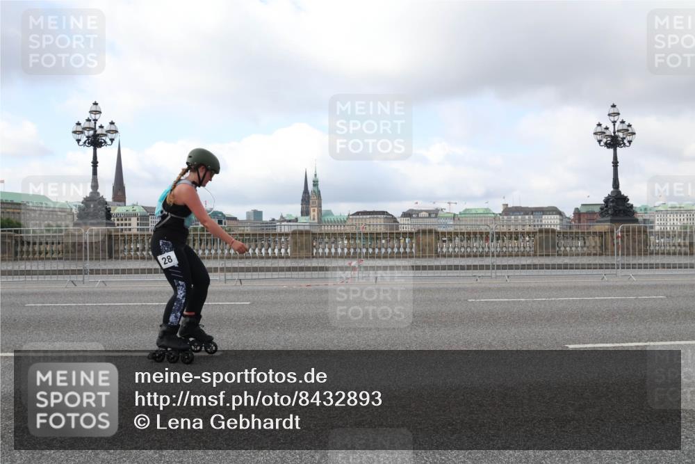 29.06.2025 - hella hamburg halbmarathon Lena Gebhardt http://msf.ph/oto/8432893 29.06.2025 09:01:01 Lombardsbrücke 28 meine-sportfotos.de